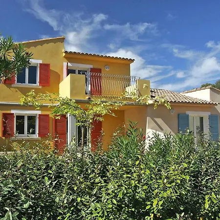 Lovely In Borgo With Shared Pool